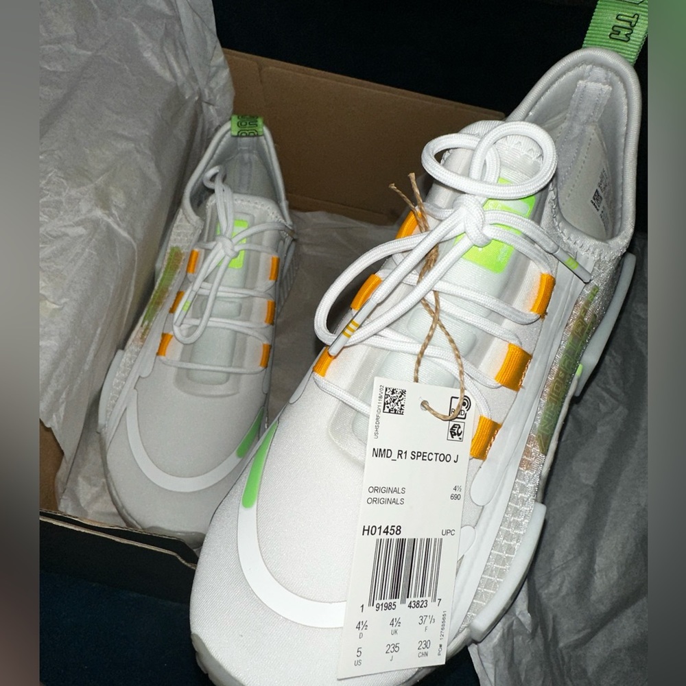 NMD r1 Spectoo